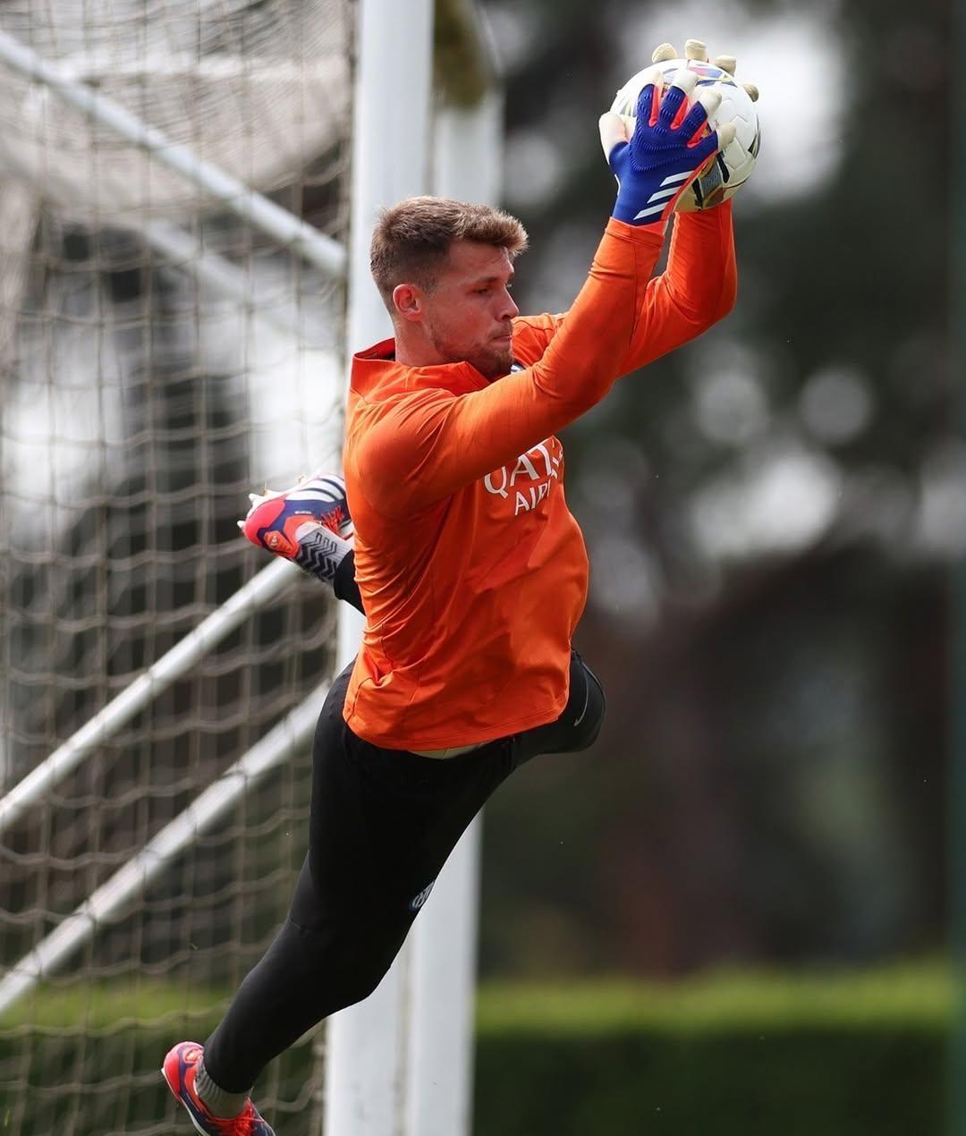 lol投注-欧预赛决赛门将表现亮眼，守门员扑救神勇(欧预赛名单)